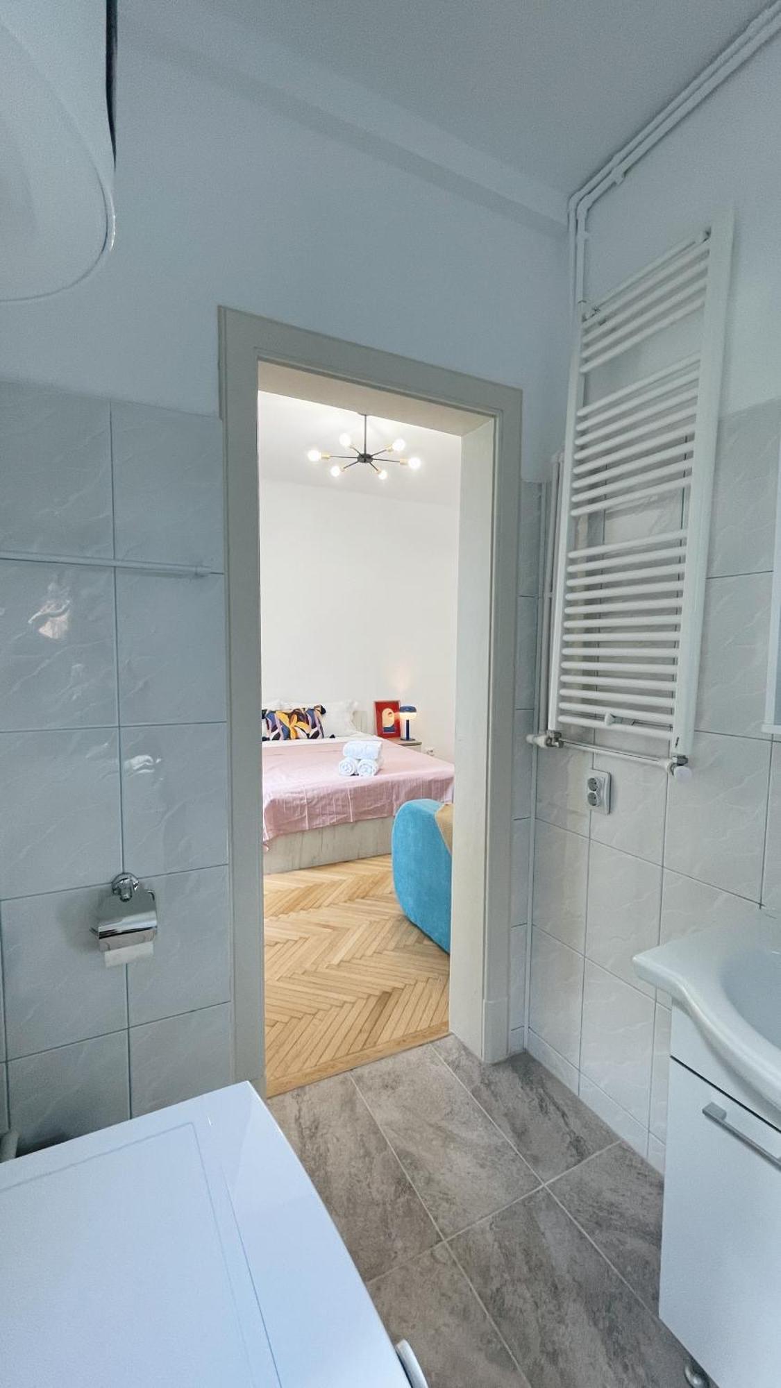 Pinkfluid - Charming Studio In Prime Location Bucarest Esterno foto
