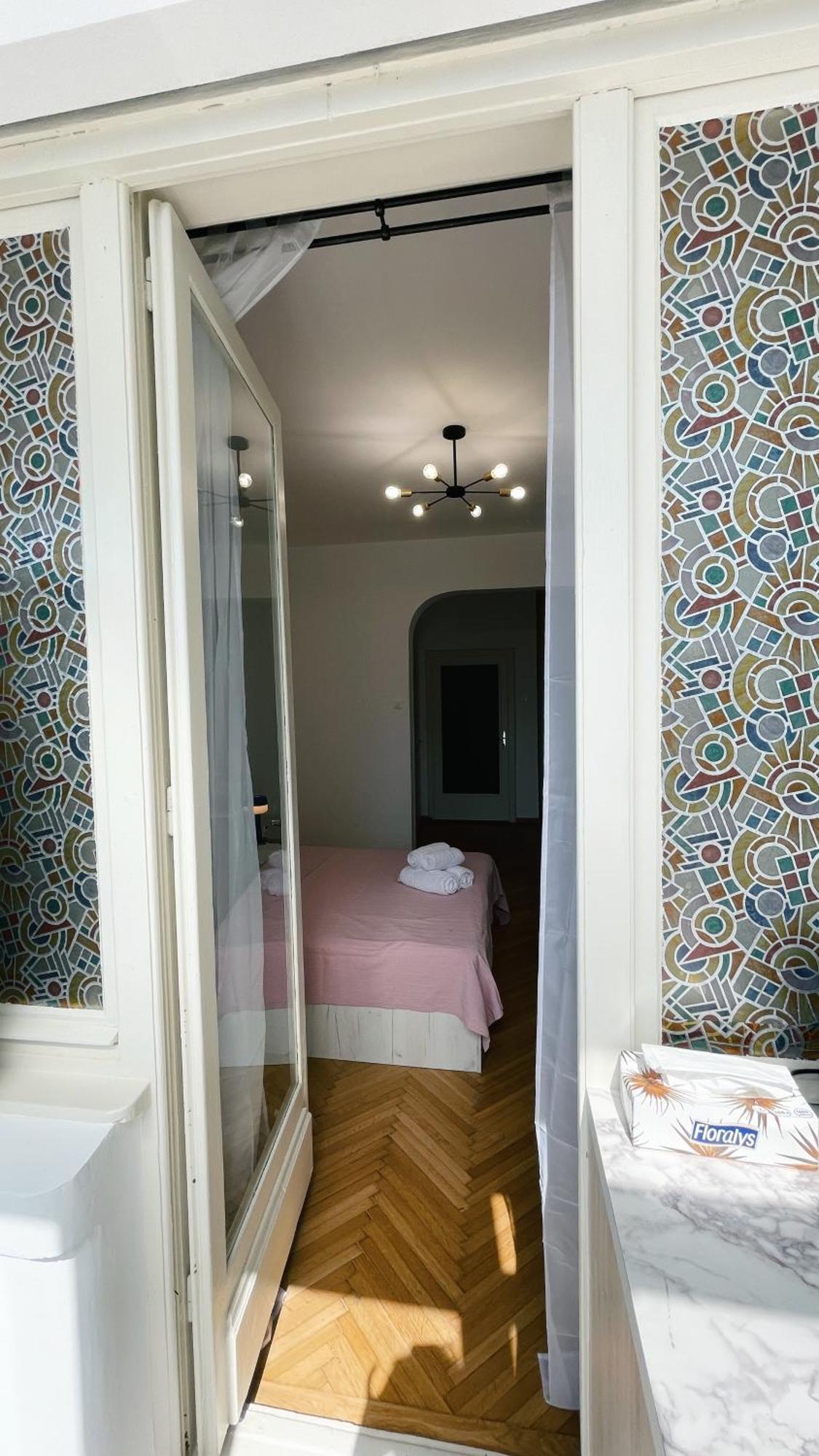Pinkfluid - Charming Studio In Prime Location Bucarest Esterno foto